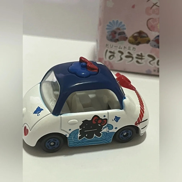 Takara Tomy Sanrio Hello Kitty DieCast Car - Picture 4 of 11